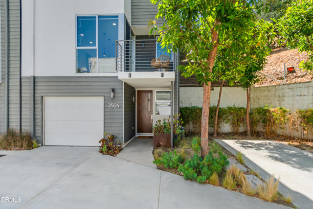 Detail Gallery Image 2 of 28 For 2504 via Artis, Los Angeles,  CA 90039 - 3 Beds | 3 Baths