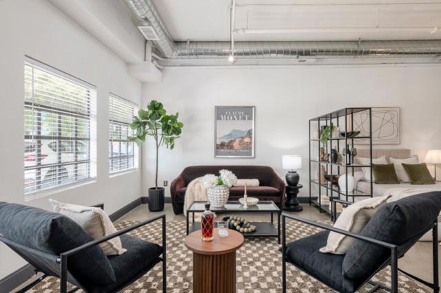 850 W Grand Avenue, Oakland CA: https://media.crmls.org/mediaz/0841d1ed-9c9e-4391-b47a-acb5a6c5c5dd.jpg