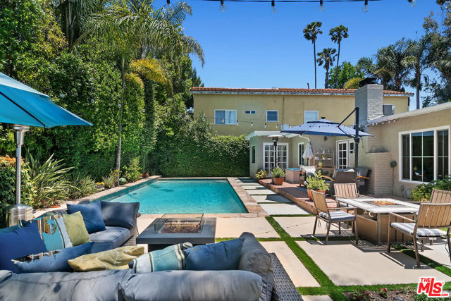 13155 Hartsook Street, Sherman Oaks CA: https://media.crmls.org/mediaz/0841d35c-1cd2-479c-b03a-805474250553.jpg