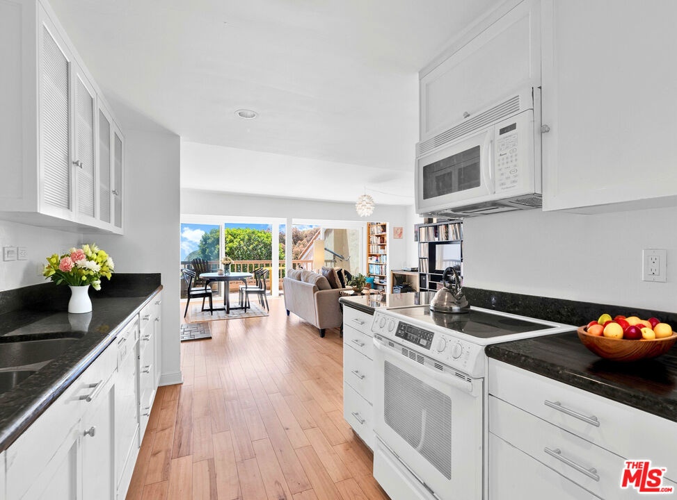 MLS #25537325 img 12