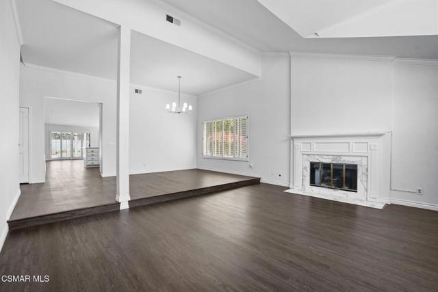 1142 Earlham Court, Oak Park CA: https://media.crmls.org/mediaz/0842663e-76e6-4f0e-b75c-09efba679c54.jpg