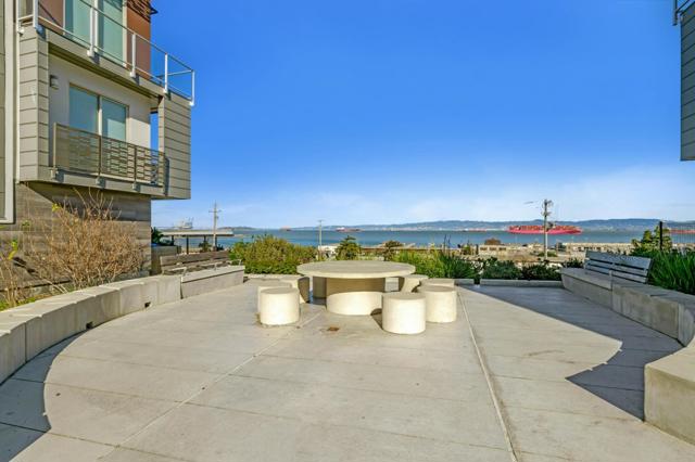 501 Hudson Avenue, San Francisco CA: https://media.crmls.org/mediaz/08427cbe-a2d3-4009-a991-0d72429f9422.jpg