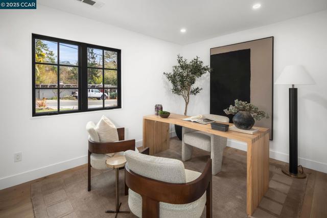 181 Lombardy Lane, Orinda CA: https://media.crmls.org/mediaz/08429ed9-19cb-409d-b5fe-b6cc316e3ea3.jpg