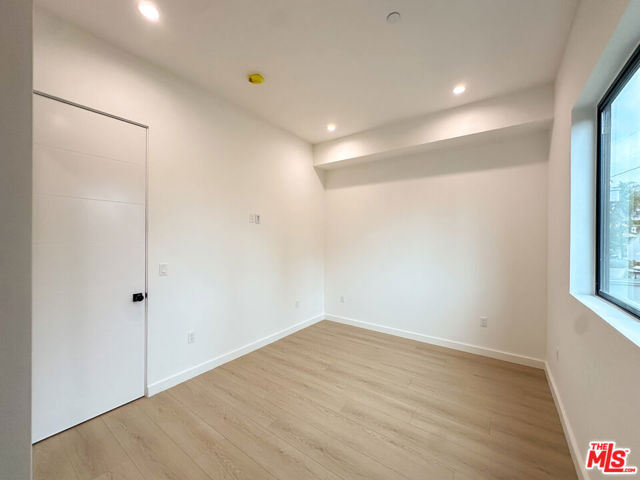 13843 Burbank Boulevard, Sherman Oaks CA: https://media.crmls.org/mediaz/0842f778-0121-412f-9096-f803c05e4684.jpg