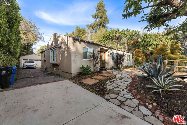 4719 W Wortser Avenue, Sherman Oaks CA: https://media.crmls.org/mediaz/0842fc6f-d5d2-4442-adb7-6dea6d3a9894.jpg