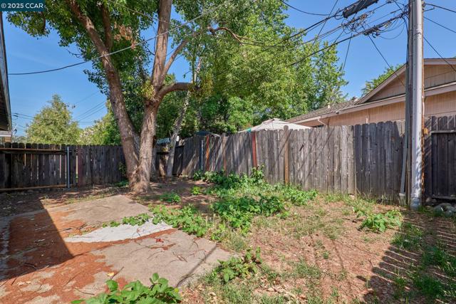4913 Douvan Ct, Carmichael CA: https://media.crmls.org/mediaz/08430cf3-2ac2-4086-8fd3-7e382ecbfea4.jpg