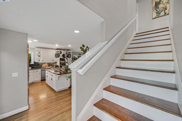 7872 Meadowbrook Ct, Pleasanton CA: https://media.crmls.org/mediaz/084366ca-3063-4157-a691-14ae0af85267.jpg