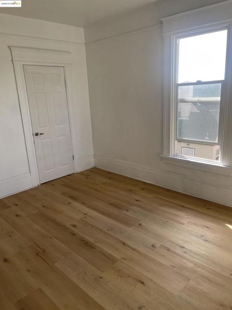 2212 17Th Ave, Oakland CA: https://media.crmls.org/mediaz/084377f8-b528-4682-8425-5966e4a60937.jpg