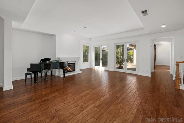 14694 Via Monteverde, San Diego CA: https://media.crmls.org/mediaz/084379b6-3465-4448-a91b-02ab59b06f3c.jpg