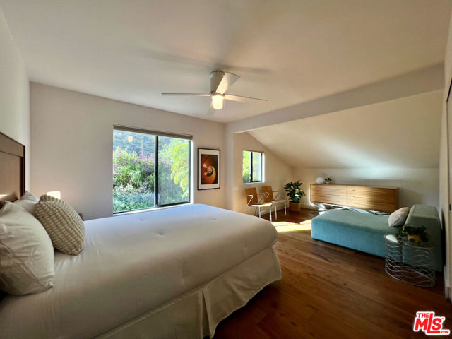6435 Innsdale Drive, Los Angeles CA: https://media.crmls.org/mediaz/0843adba-2be6-4bf0-88ff-eed2a0199d90.jpg
