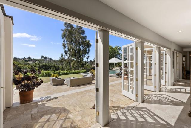 Detail Gallery Image 5 of 27 For 17309 via De Fortuna, Rancho Santa Fe,  CA 92067 - 6 Beds | 6/1 Baths