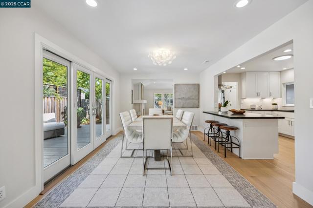 241 E Creek Dr, Menlo Park CA: https://media.crmls.org/mediaz/0843c31e-a8a4-40b6-a5d5-1f655d3f3c0f.jpg