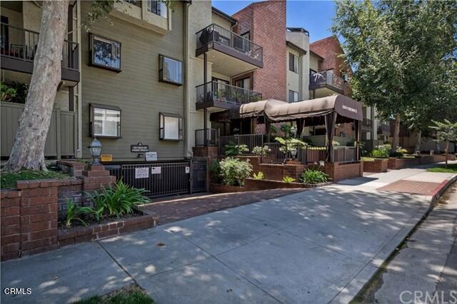 Detail Gallery Image 2 of 50 For 330 E Cordova St #377,  Pasadena,  CA 91101 - 2 Beds | 2/1 Baths