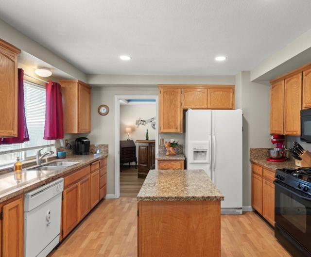 2090 Iroula Way, Tracy CA: https://media.crmls.org/mediaz/0844d297-7c91-4270-83ee-8d7047e67931.jpg