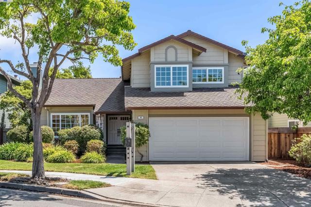 82 Applegate Way, Alameda CA: https://media.crmls.org/mediaz/0845475a-e6af-4c30-b278-2a609b940dff.jpg