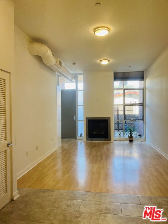 1912 Broadway, Santa Monica CA: https://media.crmls.org/mediaz/08456b6d-1d1c-4d17-bdf3-29dfc998acf7.jpg