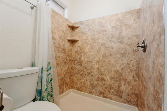 1715 Las Palmas Lane, Escondido CA: https://media.crmls.org/mediaz/08460887-8a25-40ae-932a-dfe9b983cf30.jpg