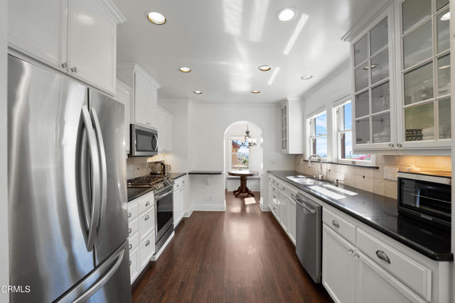 Detail Gallery Image 11 of 31 For 419 Brakey Rd, Ventura,  CA 93001 - 4 Beds | 3 Baths