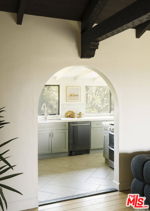 11764 Laurelcrest Drive, Studio City CA: https://media.crmls.org/mediaz/08462ca5-4645-4f60-832e-bf02488beb7f.jpg