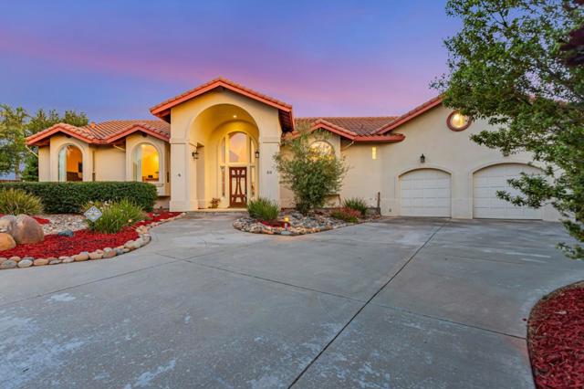 50 Schmidt Court, Hollister CA: https://media.crmls.org/mediaz/08463101-8d5f-4ac0-bfa4-764a63d6971f.jpg