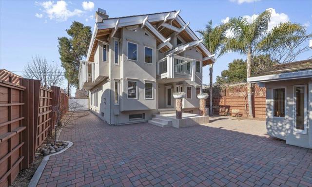 148 Kingsley Avenue, Palo Alto CA: https://media.crmls.org/mediaz/0846a346-cf7c-48cd-88f8-bad85475a046.jpg