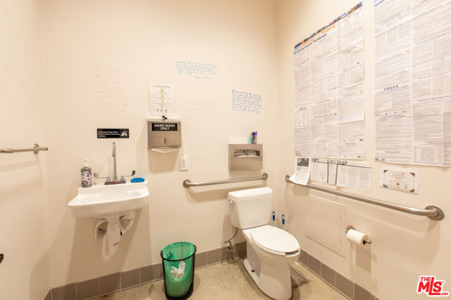 12906 Venice Boulevard, Los Angeles CA: https://media.crmls.org/mediaz/0846e91f-05f5-4eeb-8639-f41fab5b6005.jpg