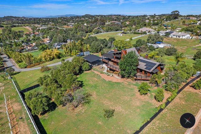 30830 Ranch Creek Rd, Valley Center CA: https://media.crmls.org/mediaz/08473e31-0c90-4919-b699-539f25c3f56d.jpg