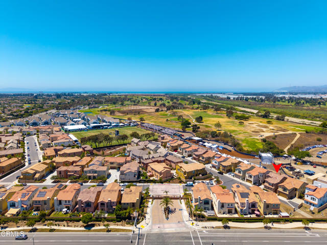1521 Thorpe Trail, Oxnard CA: https://media.crmls.org/mediaz/0847da77-0a04-4e84-aecb-3607cec46c50.jpg