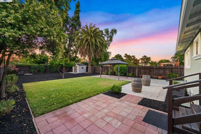 1244 Locust St, Livermore CA: https://media.crmls.org/mediaz/0848476e-b592-4f52-a610-713f002167c2.jpg