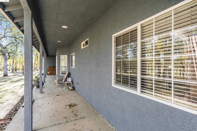 Image 34 of 40 For 8585 Whispering Oaks Rd