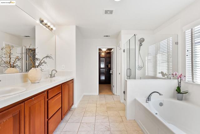 115 Tennyson Ct, Discovery Bay CA: https://media.crmls.org/mediaz/0848915e-183e-4f93-9b34-79214caa1085.jpg