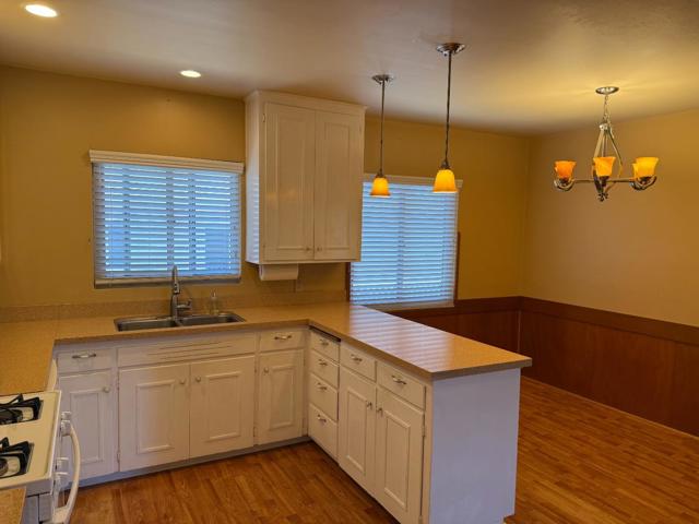 542 English Avenue, Monterey CA: https://media.crmls.org/mediaz/084902be-6a6d-4680-bb05-7ef45c217442.jpg