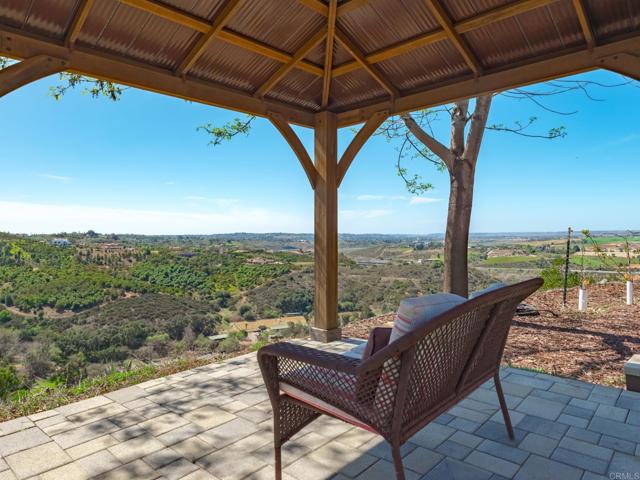 30419 Canyon Estates Road, Vista CA: https://media.crmls.org/mediaz/084933de-5942-4b1d-822f-52f336f1d4e0.jpg