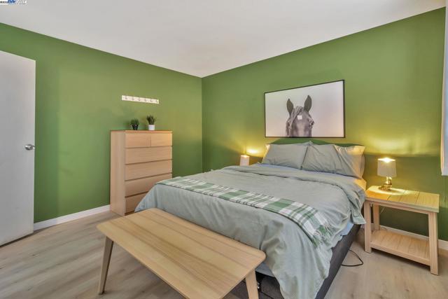 3877 Howe St, Oakland CA: https://media.crmls.org/mediaz/084945e6-e57a-4da8-9447-d355fd3844c9.jpg