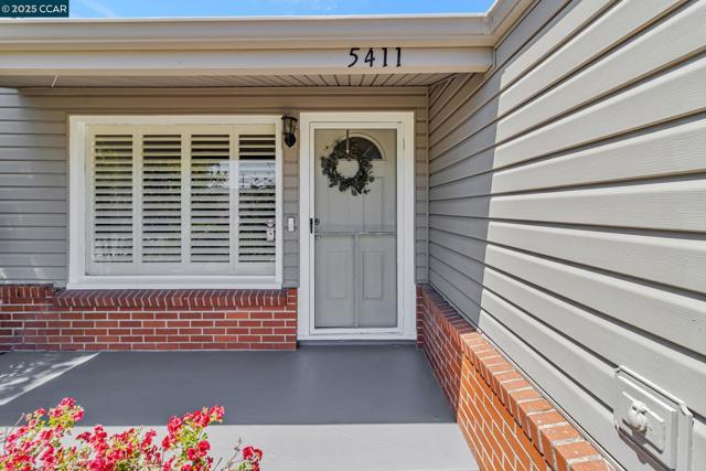 5411 Garvin Ave, Richmond CA: https://media.crmls.org/mediaz/0849e657-bbde-4b25-8cda-13e46d0b1f48.jpg
