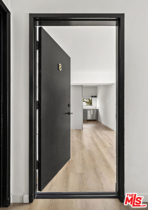 4723 Beverly Boulevard, Los Angeles CA: https://media.crmls.org/mediaz/0849eb6d-90f6-4dc5-ba60-34659ed51bde.jpg