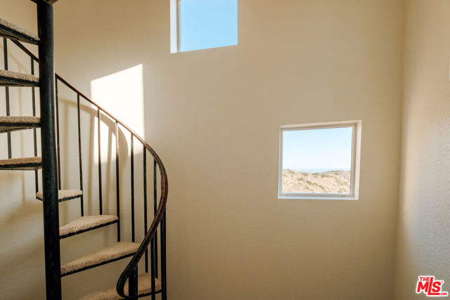 3029 Sequit Drive, Malibu CA: https://media.crmls.org/mediaz/0849fa8a-ae1a-4b0d-af71-297344adf3ca.jpg