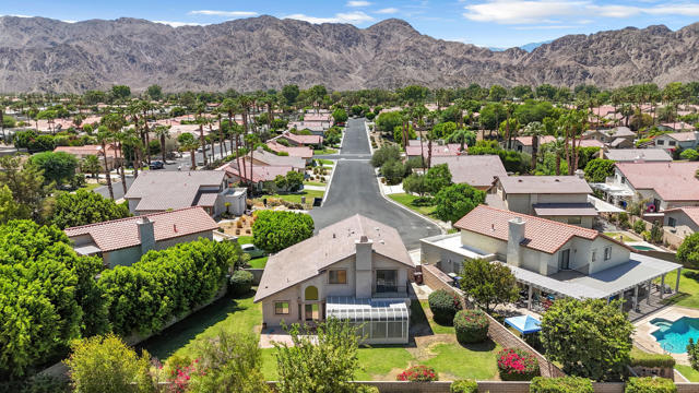78748 Via Sonata, La Quinta CA: https://media.crmls.org/mediaz/0849fbf2-49ba-4368-b509-935f89e28c77.jpg