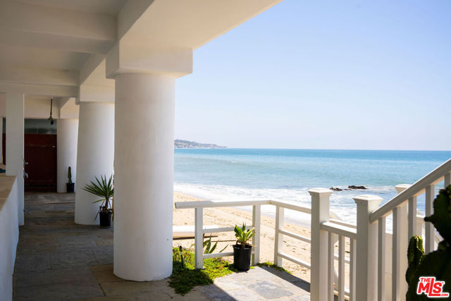 26520 Latigo Shore Drive, Malibu CA: https://media.crmls.org/mediaz/084a09fd-df96-4c62-9691-015f5ac0b358.jpg