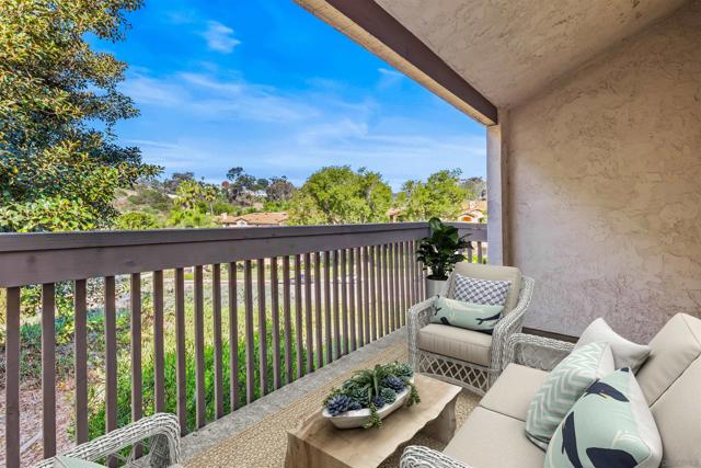 8561 Villa La Jolla Dr, La Jolla CA: https://media.crmls.org/mediaz/084a9878-307b-4a5b-83e2-09dc2f7f6516.jpg