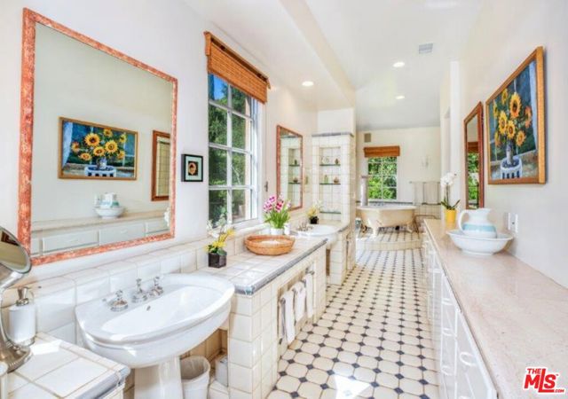 3756 FOOTHILL ESTATE (Private Lane) Road, Santa Barbara CA: https://media.crmls.org/mediaz/084b7ecb-64b2-46e3-83b0-e8a672b38fe1.jpg