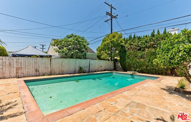 217 S Le Doux Road, Beverly Hills CA: https://media.crmls.org/mediaz/084bb81b-3220-4c3d-8fc5-2d0e76e9f3cf.jpg