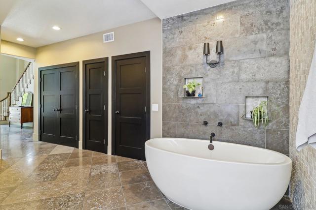 4961 Concannon Ct, San Diego CA: https://media.crmls.org/mediaz/084c5ef9-7670-4013-a995-586ab2f7ffb3.jpg