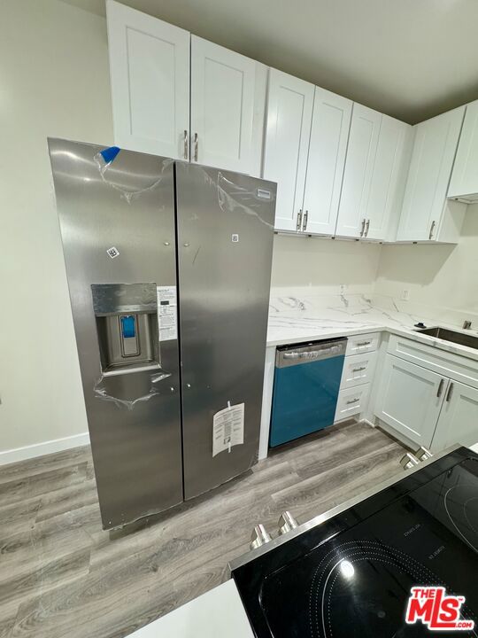 2424 Ocean Park Boulevard, Santa Monica CA: https://media.crmls.org/mediaz/084cb1af-3324-450e-835a-91417f3190e1.jpg