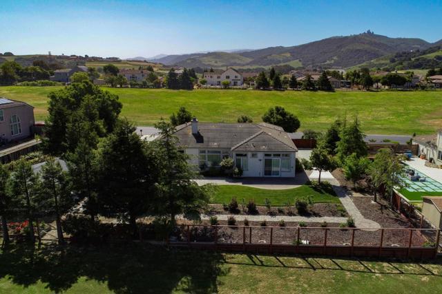 334 Paseo Gularte, San Juan Bautista CA: https://media.crmls.org/mediaz/084cbf70-4298-4de1-ab5b-8435ee8ea45b.jpg