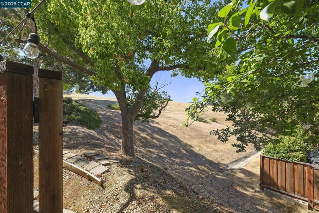 2510 Tea Tree Ct, Martinez CA: https://media.crmls.org/mediaz/084d1dbe-bbdb-4bd1-a1a0-044d91691424.jpg
