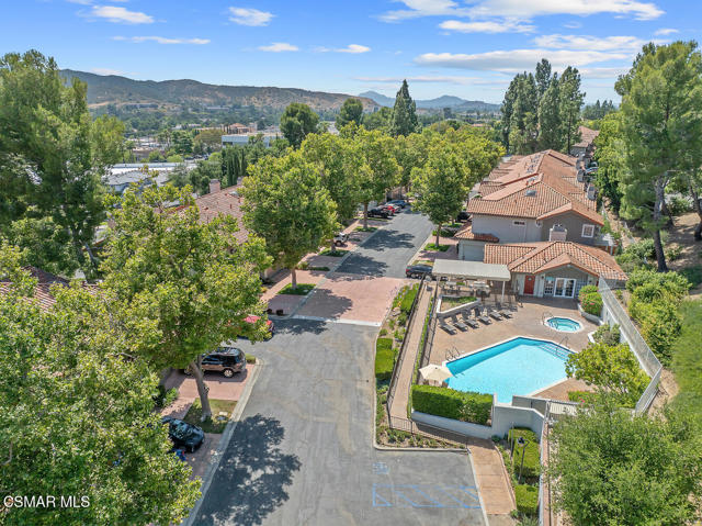 3109 E Hillcrest Drive, Westlake Village CA: https://media.crmls.org/mediaz/084d9800-aad5-48c4-ab1e-b7f3cb9fe684.jpg