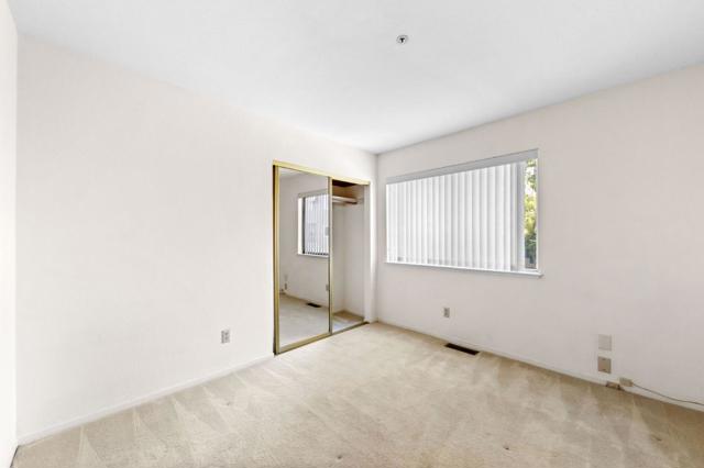 210 Commons Lane, Foster City CA: https://media.crmls.org/mediaz/084e00e8-153f-4660-91f7-ebc7e447559a.jpg