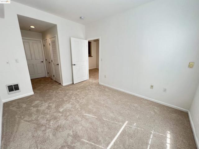 989 Franklin St, Oakland CA: https://media.crmls.org/mediaz/084f391c-e165-4de7-8790-0ad566be7e10.jpg