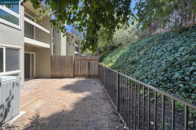 407 Tampico, Walnut Creek CA: https://media.crmls.org/mediaz/084f6029-a1a1-4bf9-ba92-7ad21768c602.jpg